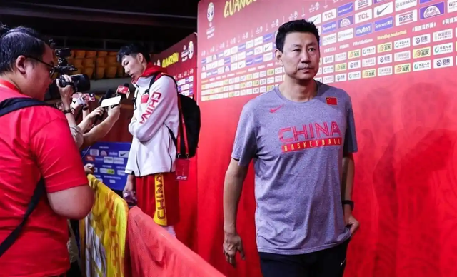 开云-杨毅评当年CBA假球：李春江被上海队球员做掉，李楠成为牺牲品